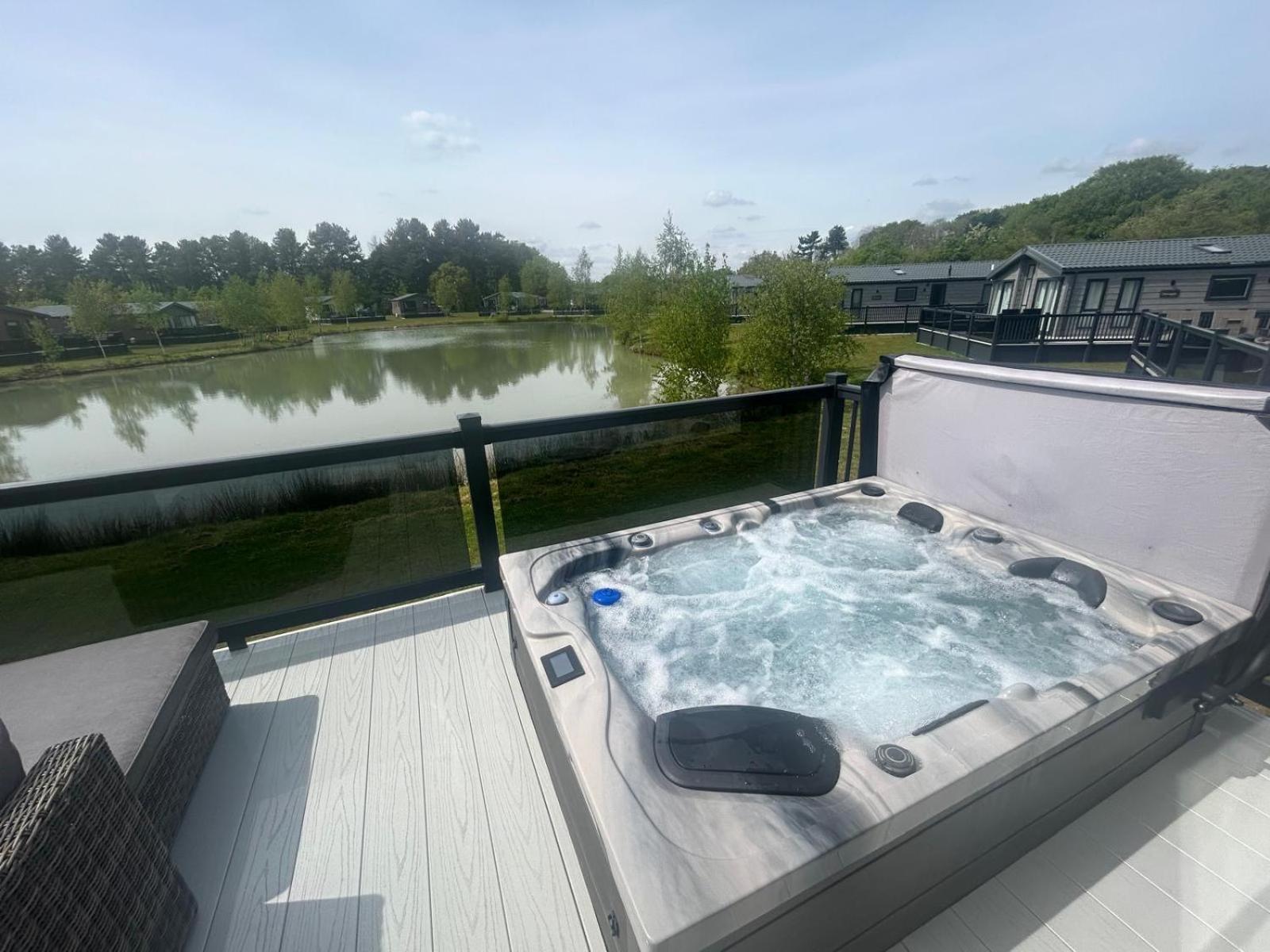Hotchkin Lodge وودهال سبا المظهر الخارجي الصورة