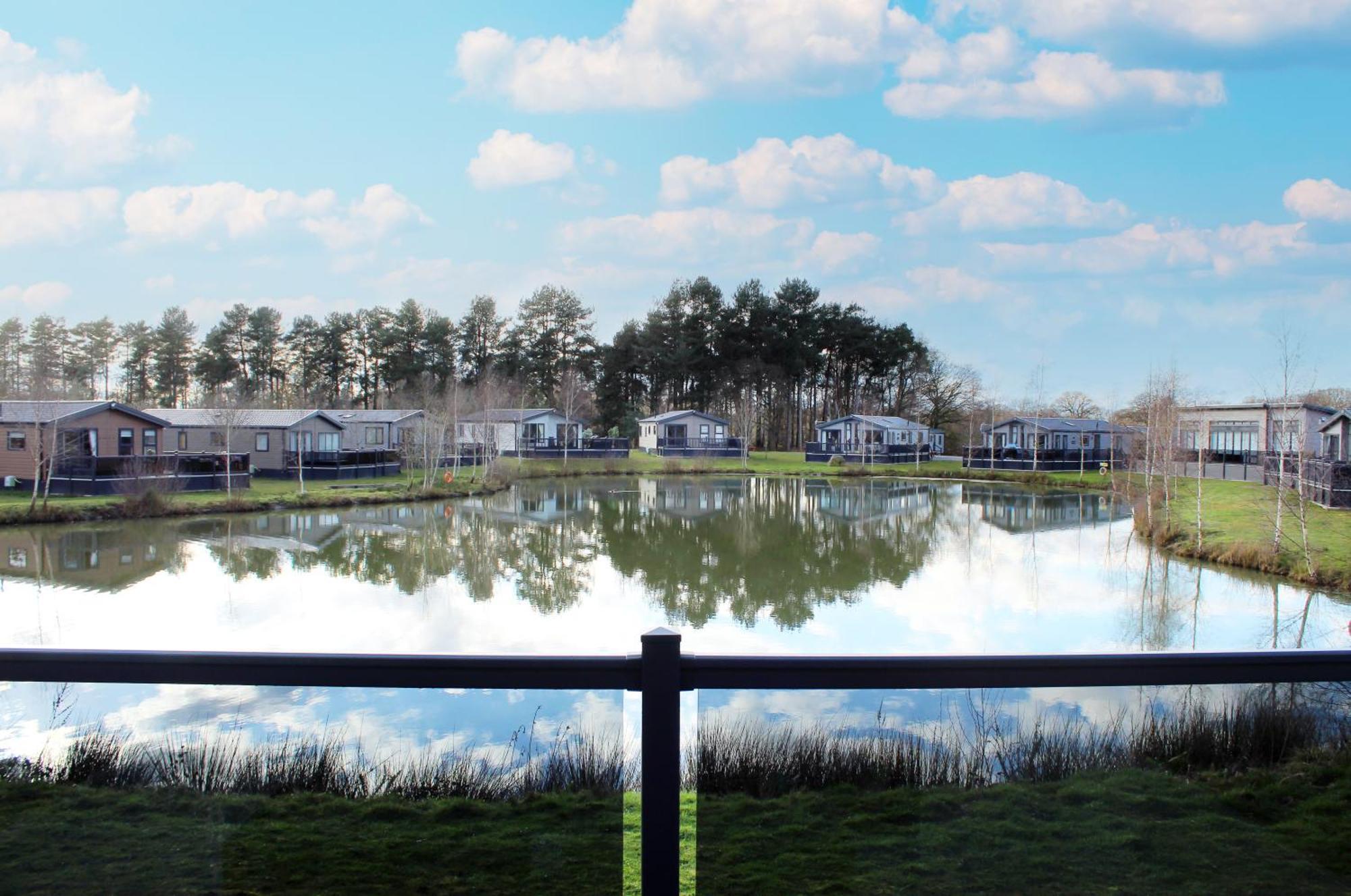 Hotchkin Lodge وودهال سبا المظهر الخارجي الصورة